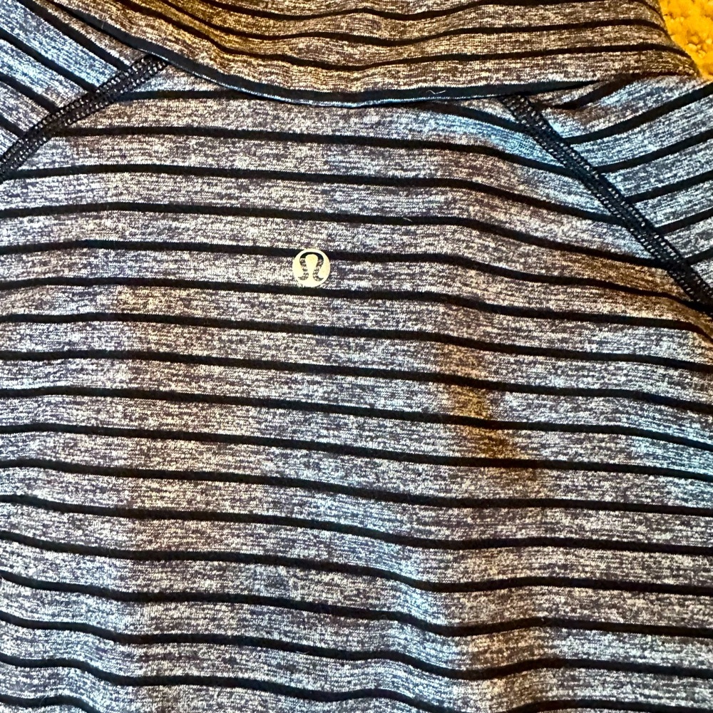 Men’s lululemon front zip long sleeve pullover